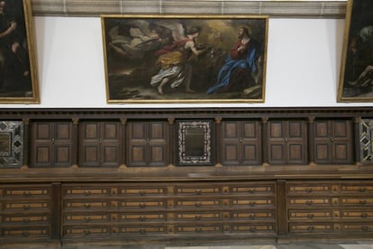 Juan de Herrera también diseñó estas cajoneras de la sacristía para guardar los elementos de la liturgia.