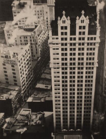 'The Thousand Windows, Liberty Tower' ('Las mil ventanas, Liberty Tower', 1912).