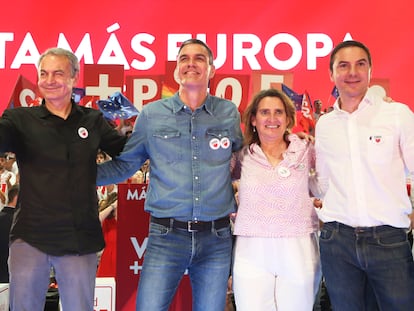 Desde la izquierda, José Luis Rodríguez Zapatero, Pedro Sánchez, Teresa Ribera y Juan Lobato, en Fuenlabrada (Madrid), en el cierre del PSOE de la campaña de las elecciones europeas, el 7 de junio.