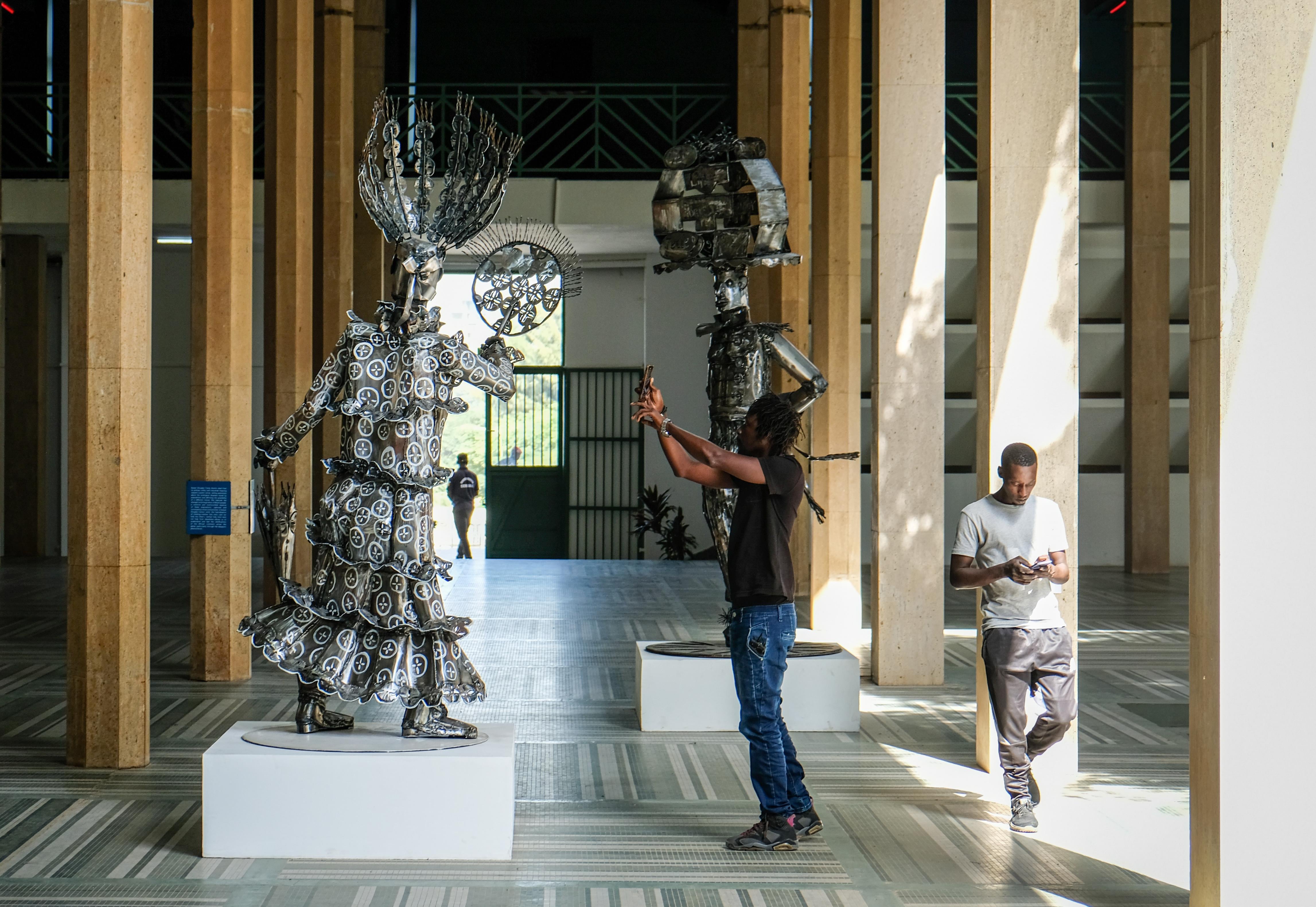 La Bienal de Dakar ejerce de trampolín para creadores africanos con escaso acceso a los circuitos internacionales