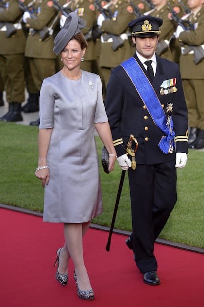 Marta Luisa de Noruega (izda) acompañada de Carlos Felipe de Suecia.