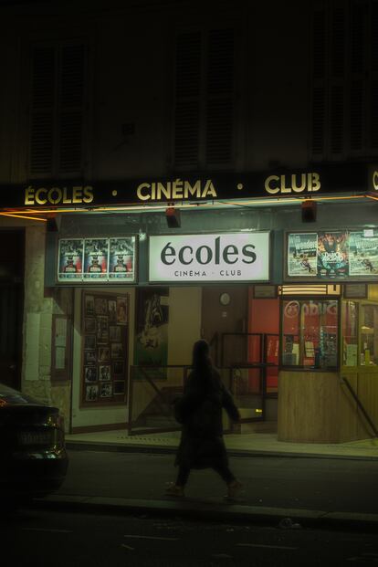 Écoles Cinéma Club. Igualmente en el distrito cinco de París, el barrio Latino. Abierto desde 1977. Su vocación es ser el cine de referencia de las películas del patrimonio estadounidense, francés e italiano. Es también un lugar abierto a los cines del mundo a través de la organización de festivales, estrenos de películas recientes y cineclubs.