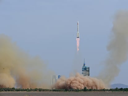 A Long March-2F carrier rocket, carrying the Shenzhou-16 spacecraft and three astronauts, takes off from the launching area of Jiuquan Satellite Launch Center for a crewed mission to China's Tiangong space station, near Jiuquan, Gansu province, China May 30, 2023. China Daily via REUTERS  ATTENTION EDITORS - THIS IMAGE WAS PROVIDED BY A THIRD PARTY. CHINA OUT.      TPX IMAGES OF THE DAY