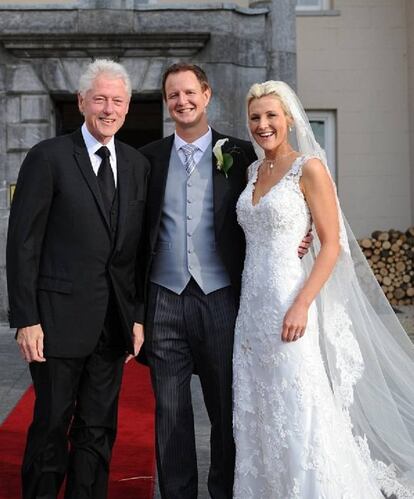 En 2012, el expresidente de Estados Unidos Bill Clinton se encontraba en una conferencia en Cork, Irlanda, cuando se enteró que en el lujoso Resort Castlemartyr se encontraba una pareja que se acababa de dar el 'sí quiero'. El político decidió acercarse a la celebración de Pat Howard y Kelly Seamans para felicitarlos. “La foto con Bill Clinton definitivamente estará en nuestro álbum. Es un recuerdo que vivirá por siempre”, dijo el novio a un medio irlandés.