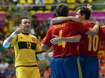 Los jugadores de España celebran el pase a la final. 