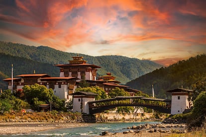 Vista del 'dzong' de Punakha Bután