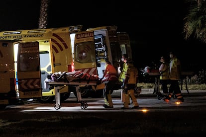 Llegada del helicóptero del servicio de búsqueda y rescate (SAR) del Ejército del Aire al helipuerto del Hospital Doctor Negrín de Las Palmas de Gran Canaria.