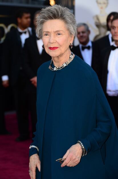 Emmanuelle Riva, nominada a mejor actriz por 'Amor', a su llegada a la gala con un traje de Lanvin.