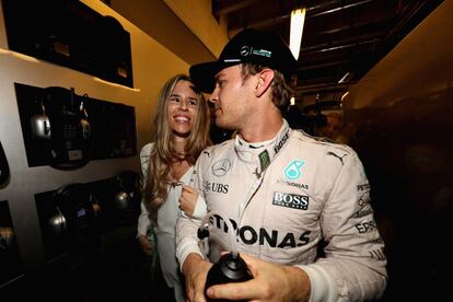 Nico Rosberg, actual ganador del mundo de Fórmula 1 junto a su mujer, Vivian Sibold.