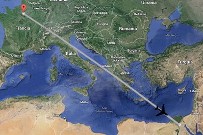 Trayectoria del avión desaparecido de EgyptAir y la zona donde se ha perdido el contacto.