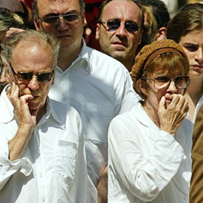 Jean Louis y Nadine Trintignant, en el funeral de su hija, la actriz Marie Trintignant.