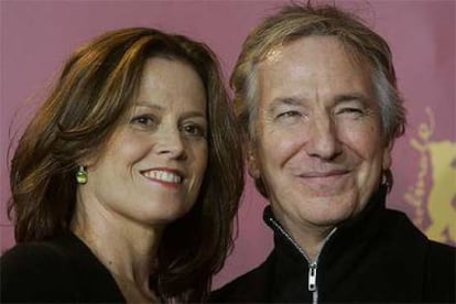 Sigourney Weaver y Alan Rickman, en Berlín.