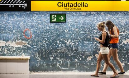Anden de la estación de metro Ciutadella-Vila Olímpica.