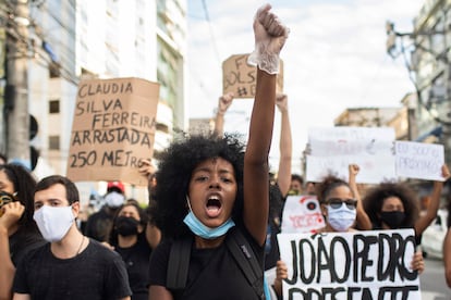 Protesto contra o racismo em São Gonçalo, no Rio, onde o adolescente João Pedro, de 14 anos, foi morto baleado pela polícia.