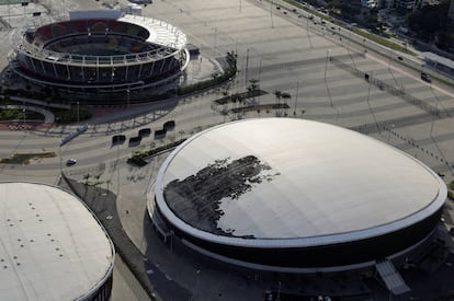 El velódromo, con una parte de la cubierta quemada por un incendio en el parque Olímpico.