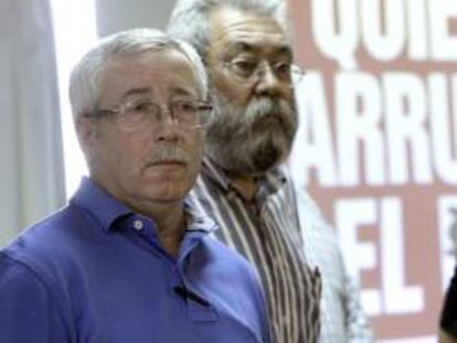 Los secretarios generales de CCOO, Ignacio Fernández Toxo (i), y UGT, Cándido Méndez. EFE/Archivo