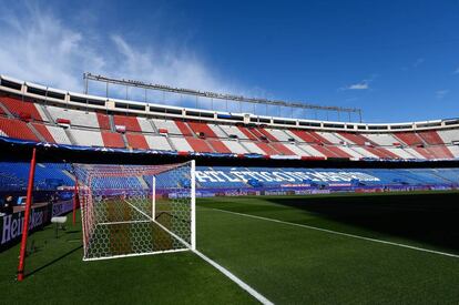 El Vicente Calderón, antes del comienzo del partido entre el Atlético y el Barcelona.