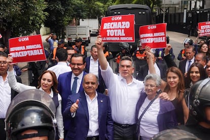 la oposicion protesta contra la reforma judicial
