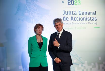 La presidenta de Cellnex, Anne Bouverot y El Consejero Delegado,  Marco Patuano, durante la junta de accionistas de 2023.