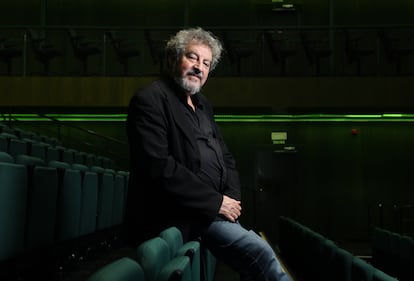 Juan Gómez Cornejo, iluminador de teatro y premio Nacional de Teatro, en la Sala Verde de los Teatros del Canal.