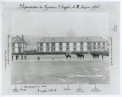 Imagen de la degradación del Capitán Dreyfus el 5 de enero de 1895 (Sargento Beal).