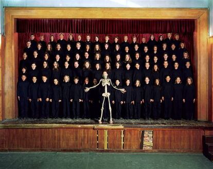 Imagen de 'Count On Us (Chorus)' (2003), de Marina Abramovic.