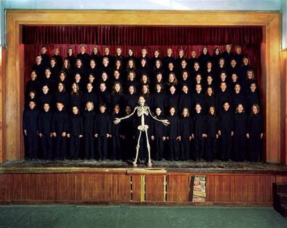 Imagen de 'Count On Us (Chorus)' (2003), de Marina Abramovic.