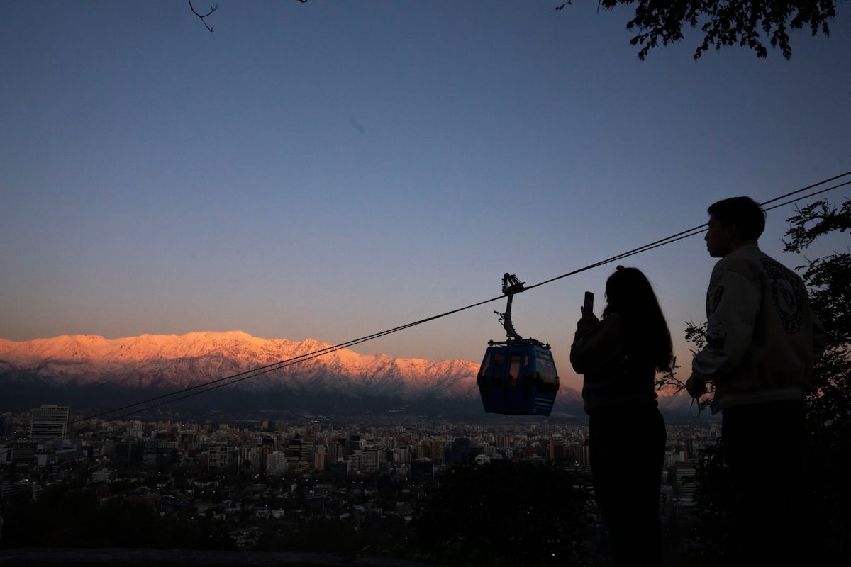 Cambio de hora en Chile 2025: cuándo se ajustan los relojes para el horario de verano
