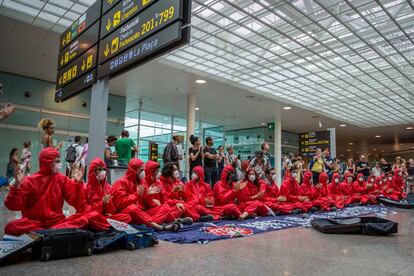 Acció de protesta contra l'ampliació de l'aeroport de Barcelona.