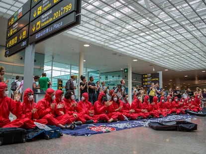 Acció de protesta contra l'ampliació de l'aeroport de Barcelona l'agost passat.