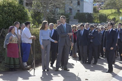 Poreñu o Poreño. Este núcleo de casas independientes, rodeadas de hórreos y paneras, que tiene como actividad principal la agricultura y la ganadería, ha sido visitado esta mañana por Felipe VI y Doña Letizia.