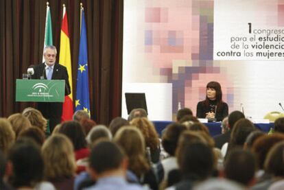 Griñán, en la inauguración del I Congreso para el Estudio de la Violencia contra las Mujeres, en Sevilla.