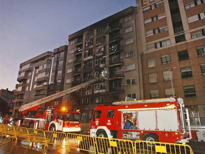 Un incendio intencionado obliga a evacuar un edificio en Vigo