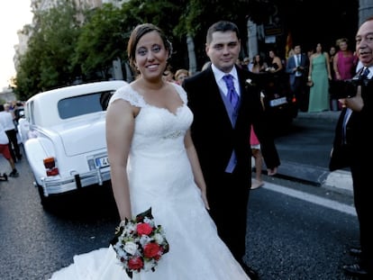 La polic&iacute;a escolt&oacute; el coche de una novia que se casaba a pocos metros de la Puerta de Alcal&aacute;.