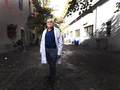 Gregorio, empleado del centro de acogida San Isidro, se jubila tras 30 años de trabajo.