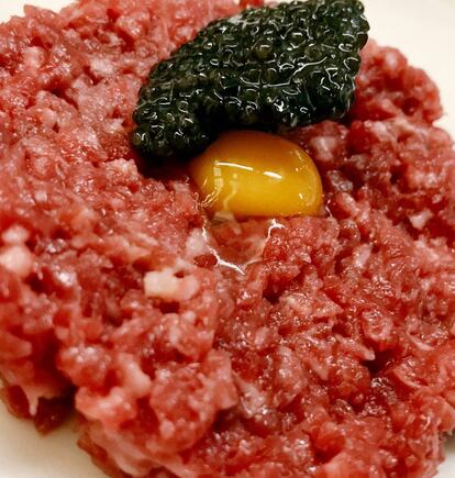 TARTAR DE ABERDEEN ANGUS CON CAVIAR Y YEMA / CAPEL