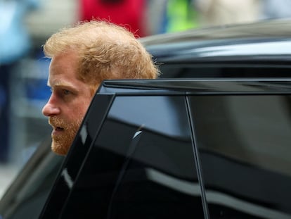 El príncipe Enrique llegaba este marte al edificio del Alto Tribunal de Inglaterra y Gales, en Londres.