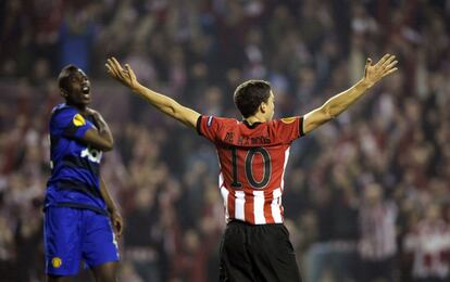 Oscar de Marcos, autor del segundo gol del Athletic, celebra su gol.