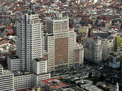 Torre de Madrid (izquierda) y Edificio España.