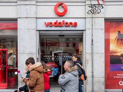 Una tienda de Vodafone en Madrid, en una imagen de archivo.