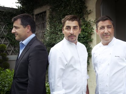 Josep (izquierda) y su hermano Joan Roca en el restaurante Celler de Can Roca en Girona.