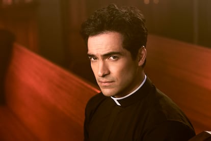 Padre Tomás Ortega (Alfonso Herrera) en El exorcista

La adaptación a televisión del clásico del cine de terror nos dejó a un padre ante el que cualquier demonio se rendiría durante dos temporadas.