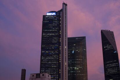 Sede de BBVA en el paseo de la Reforma, el centro financiero de la capital de México.