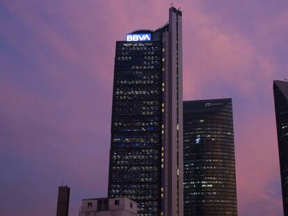 Sede de BBVA en el paseo de la Reforma, el centro financiero de la capital de México.
