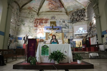 Blanca Tejera es una de las mujeres que celebran las Asambleas Dominicales en Ausencia de Presbítero en la Iglesia parroquial San Félix de Cantalicio, en Ortuella (Vizcaya).