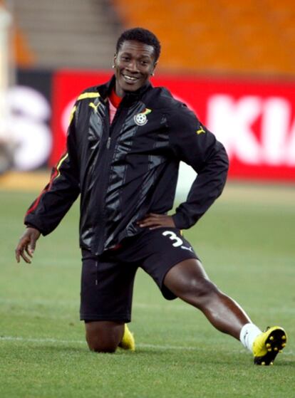 El delantero ghanés Asamoah Gyan durante un entrenamiento.