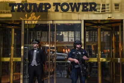 Un policía custodia la Trump Tower en los días previos a la Asamblea de la ONU.