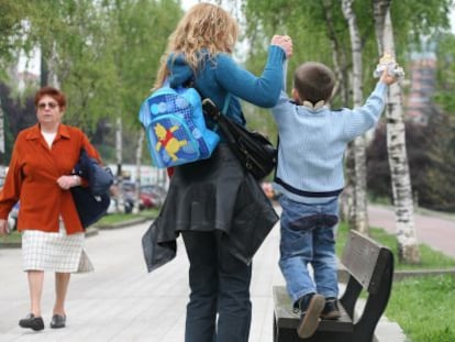 Una madre soltera con su hijo.