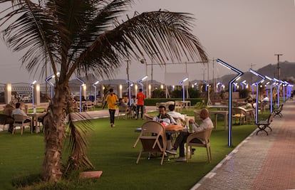 El centro recreativo Crown, donde se relajan los nuevos ricos en un ambiente halal (sin alcohol y con las mujeres cubiertas). 