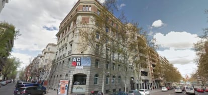 Edificio situado en el n&uacute;mero 51 de la calle Jos&eacute; Abascal, de Madrid.